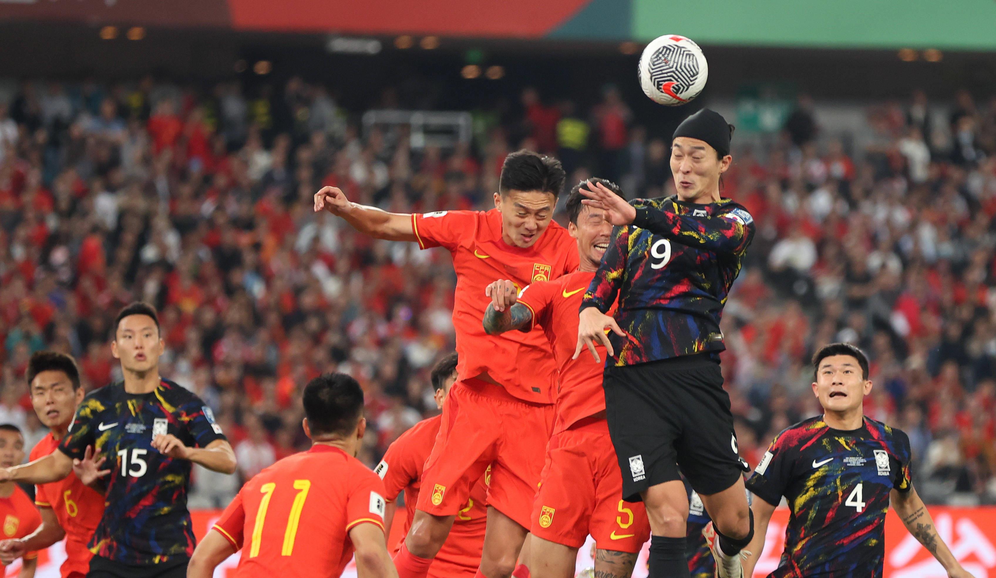 FBsports-足球比赛展开，中国队备战拼尽全力