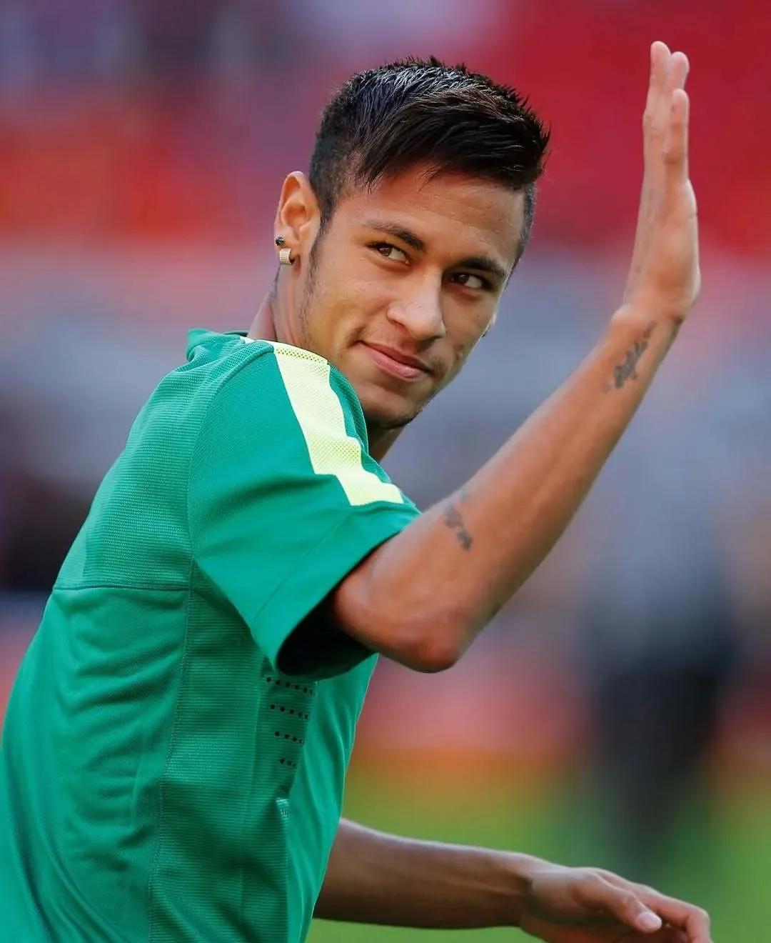 巴西队长获得南美洲足球明星奖,备战世界盃 巴西队长获得南美洲足球明星奖,备战世界盃