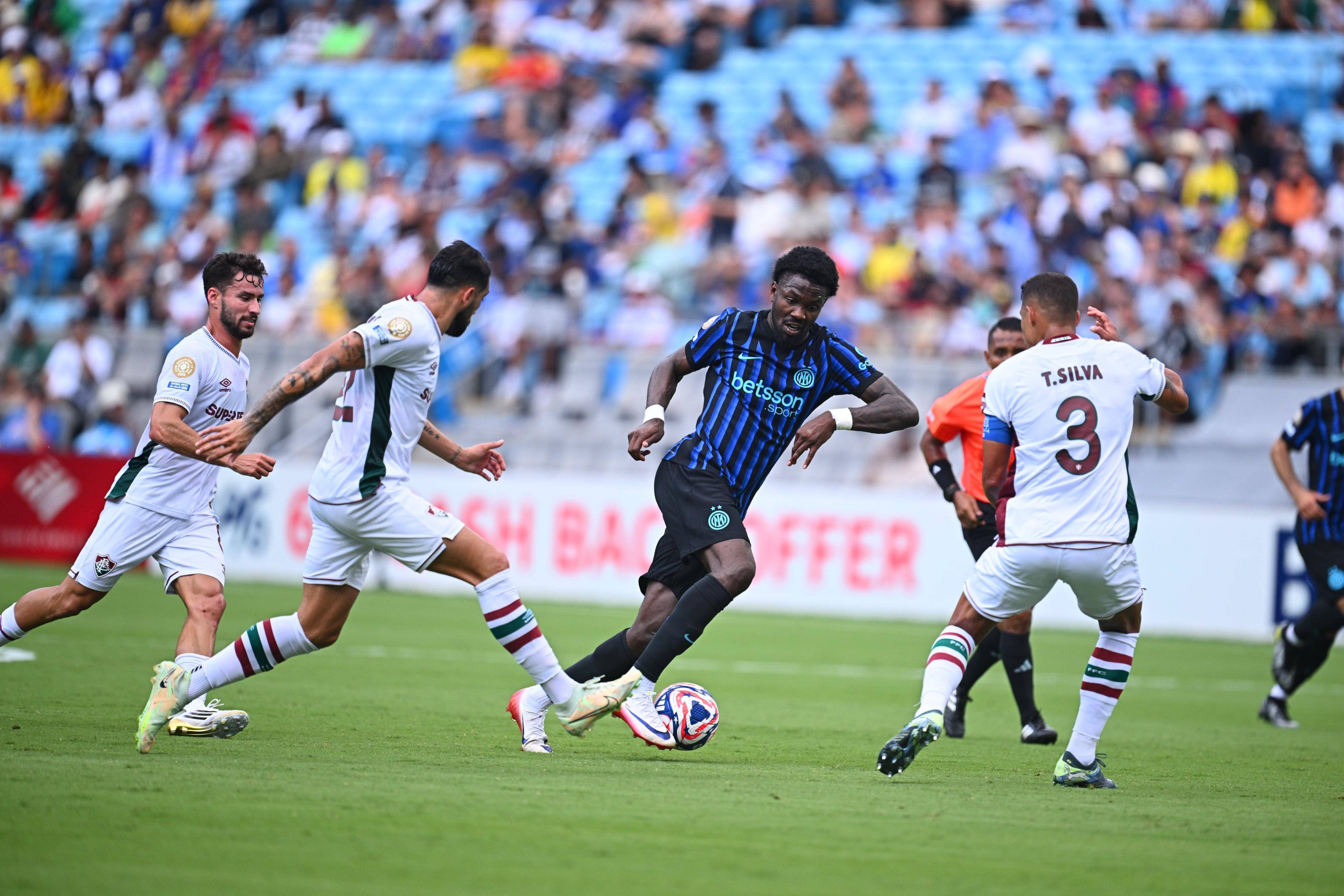 曼城霸气侵略,稳握四强战略 曼城霸气侵略,稳握四强战略