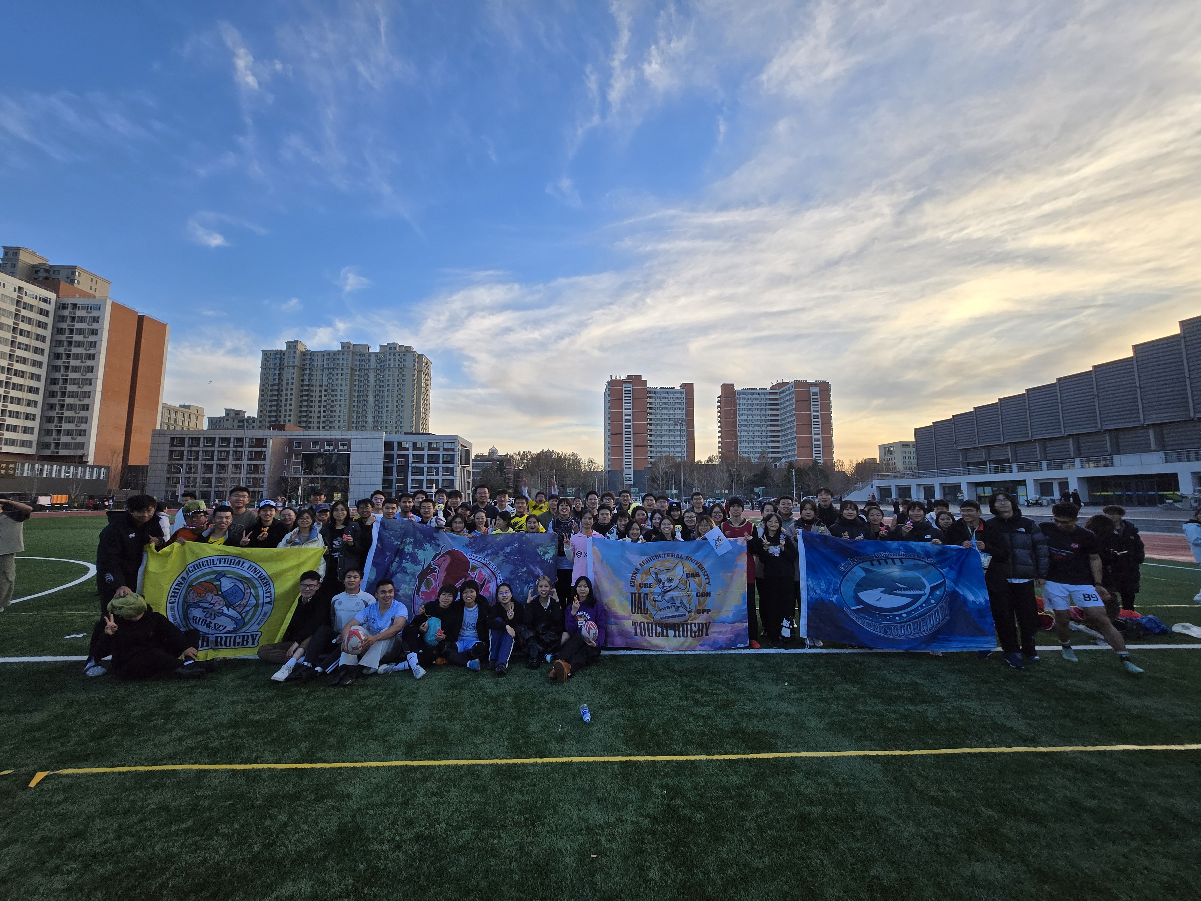 关于橄榄球赛事现场人气爆棚,观众热情高涨的信息 关于橄榄球赛事现场人气爆棚,观众热情高涨的信息