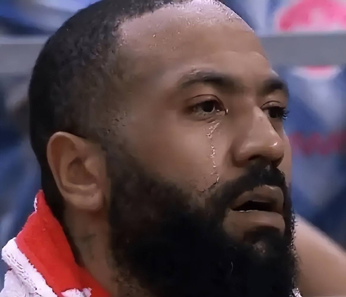 篮球比赛意外发生事故,让球迷心情沉重 篮球比赛意外发生事故,让球迷心情沉重