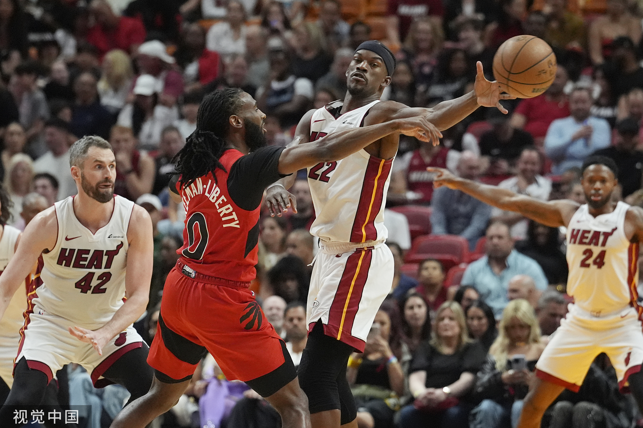 步行者主场击败篮网,布罗格登逆转绝杀 步行者主场击败篮网,布罗格登逆转绝杀