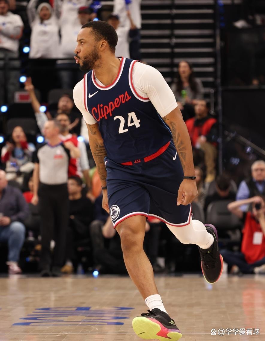 FB体育APP-快船横扫灰熊增加优势