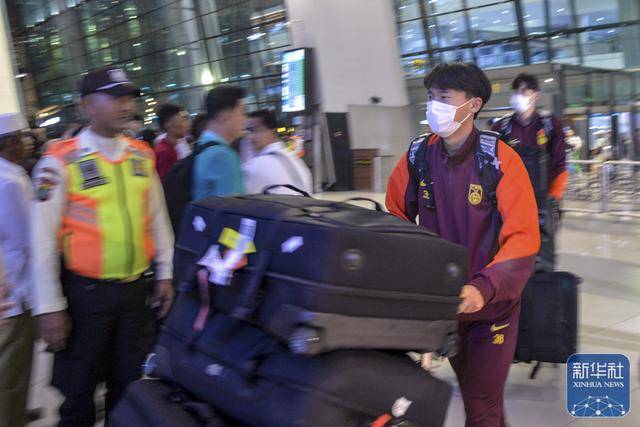 国足抵达沪备战世预赛揭幕战刘军操刀备战 国足抵达沪备战世预赛揭幕战刘军操刀备战