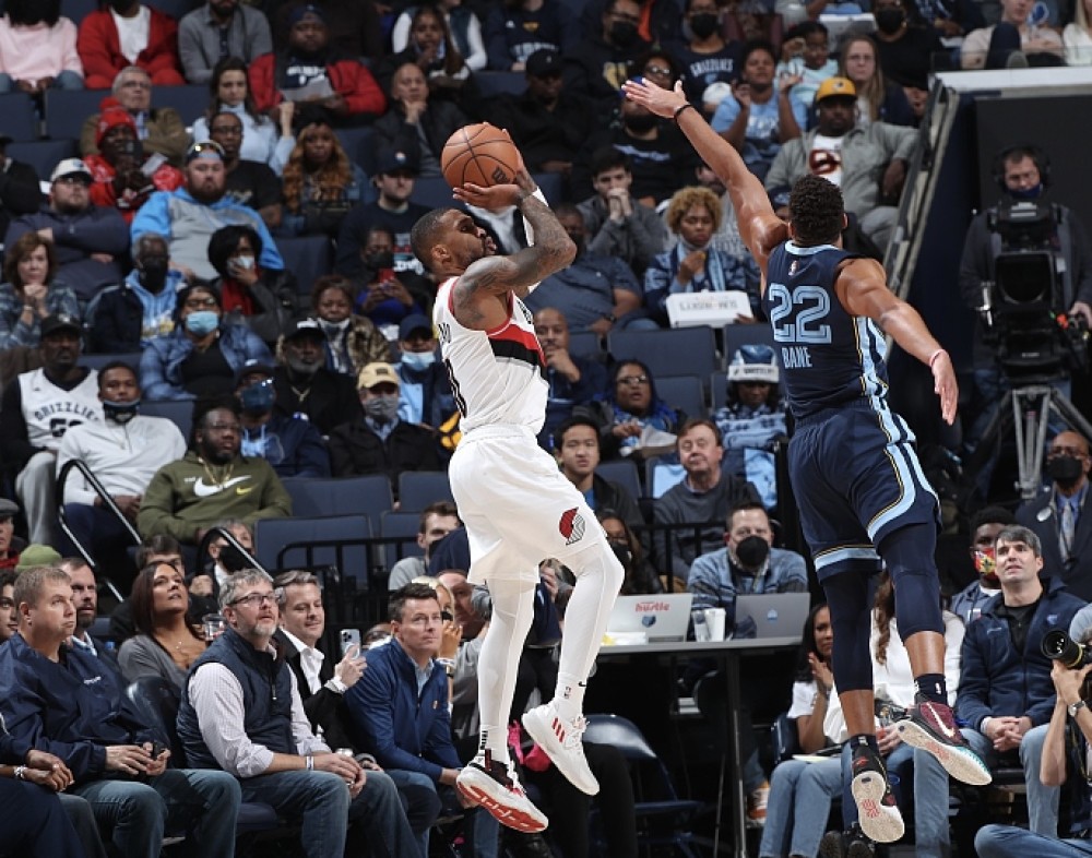 FB体育-拓荒者擒下灰熊，利拉德狂轰30+10的简单介绍