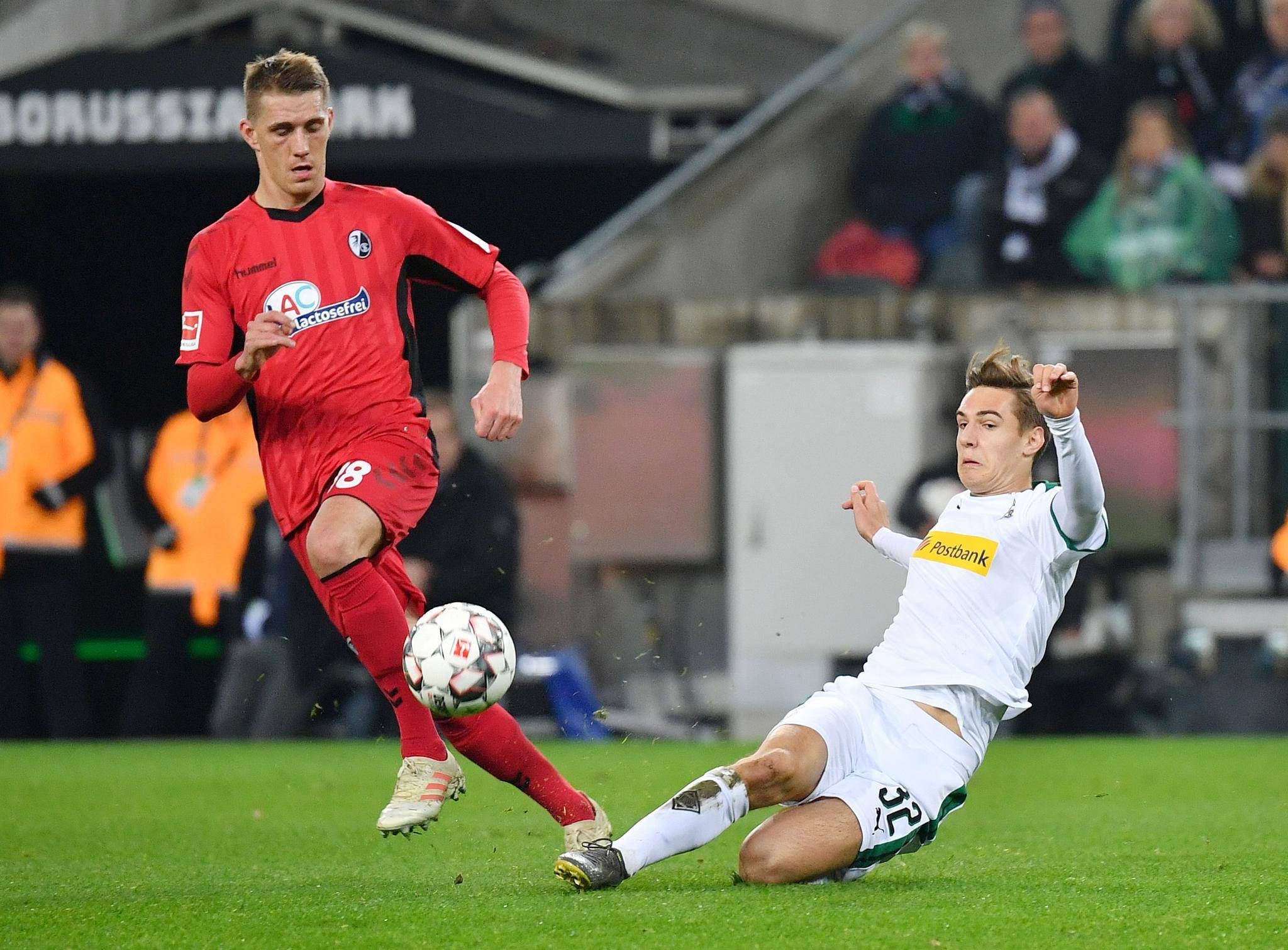 FB体育官方网站-沃尔夫斯堡主场背水一战逼平SC弗赖堡，保住积分风采