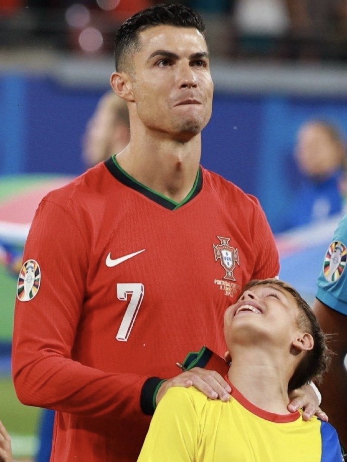 FB体育官方网站-葡萄牙获胜捷克赢得欧洲杯小组赛