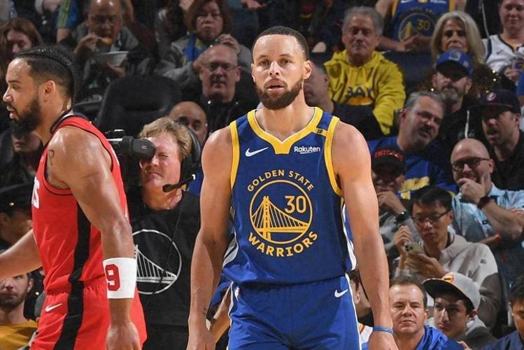 FB体育官方网站-勇士力克奇才，库里再次砍下三分雨