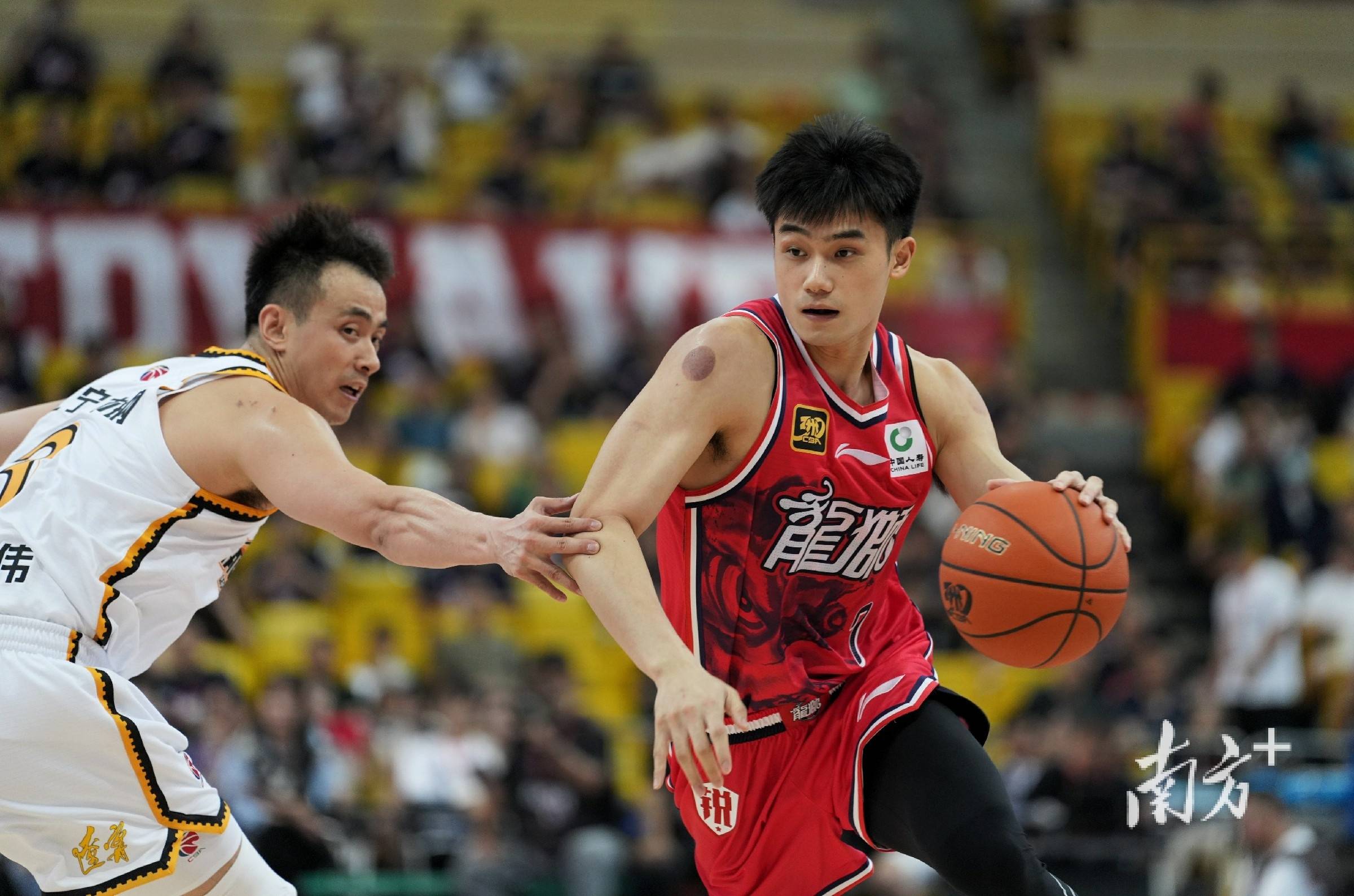 FB体育娱乐-辽宁男篮不敌广东遭遇五连败，郭艾伦复出表现不佳