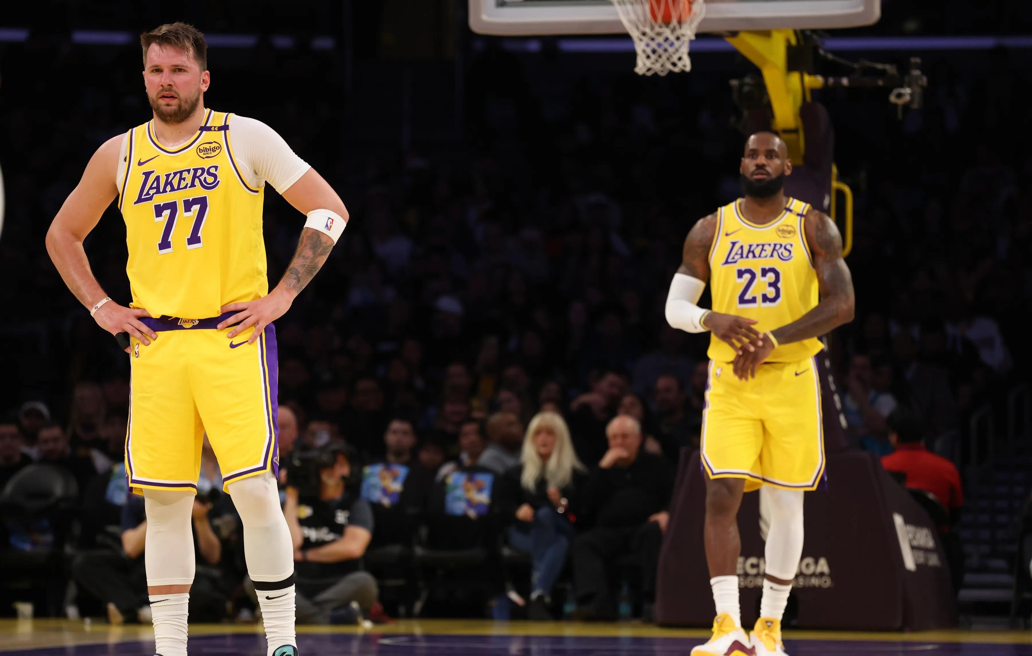 湖人主场惊险战胜掘金,领跑西部 湖人主场惊险战胜掘金,领跑西部